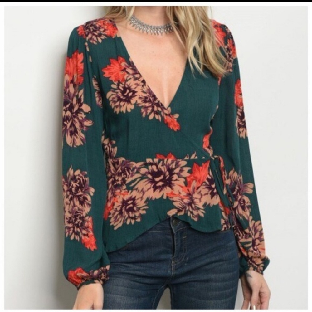JUST IN💚💚Green floral wrap top💚💚